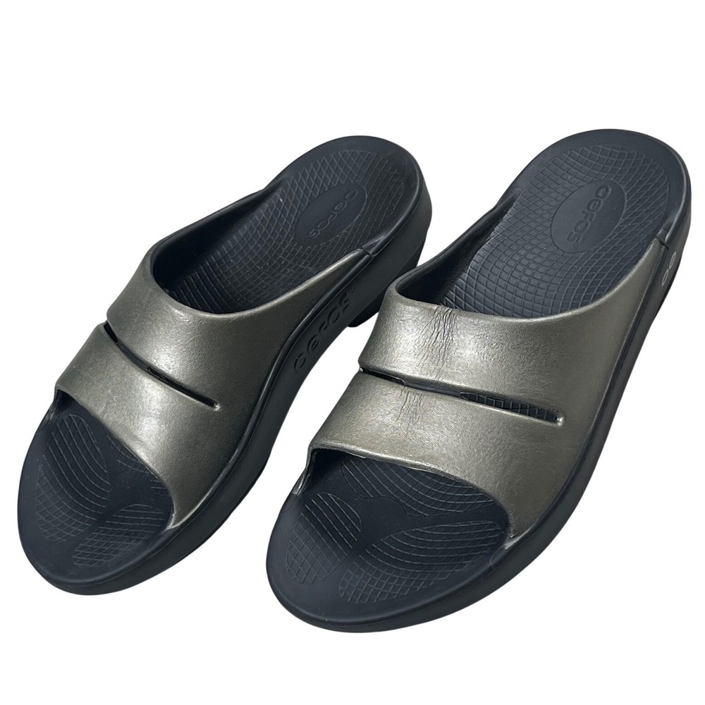 Oofos OOahh Luxe Slides Women 10 Men 8 Metallic Pewter Recovery Sandals Comfort